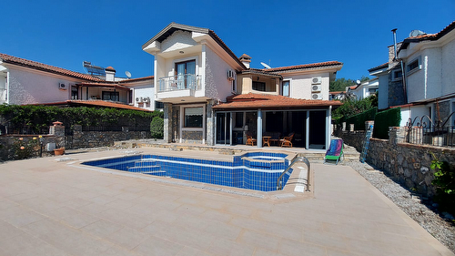 For sale private villa with pool in Seydikemer